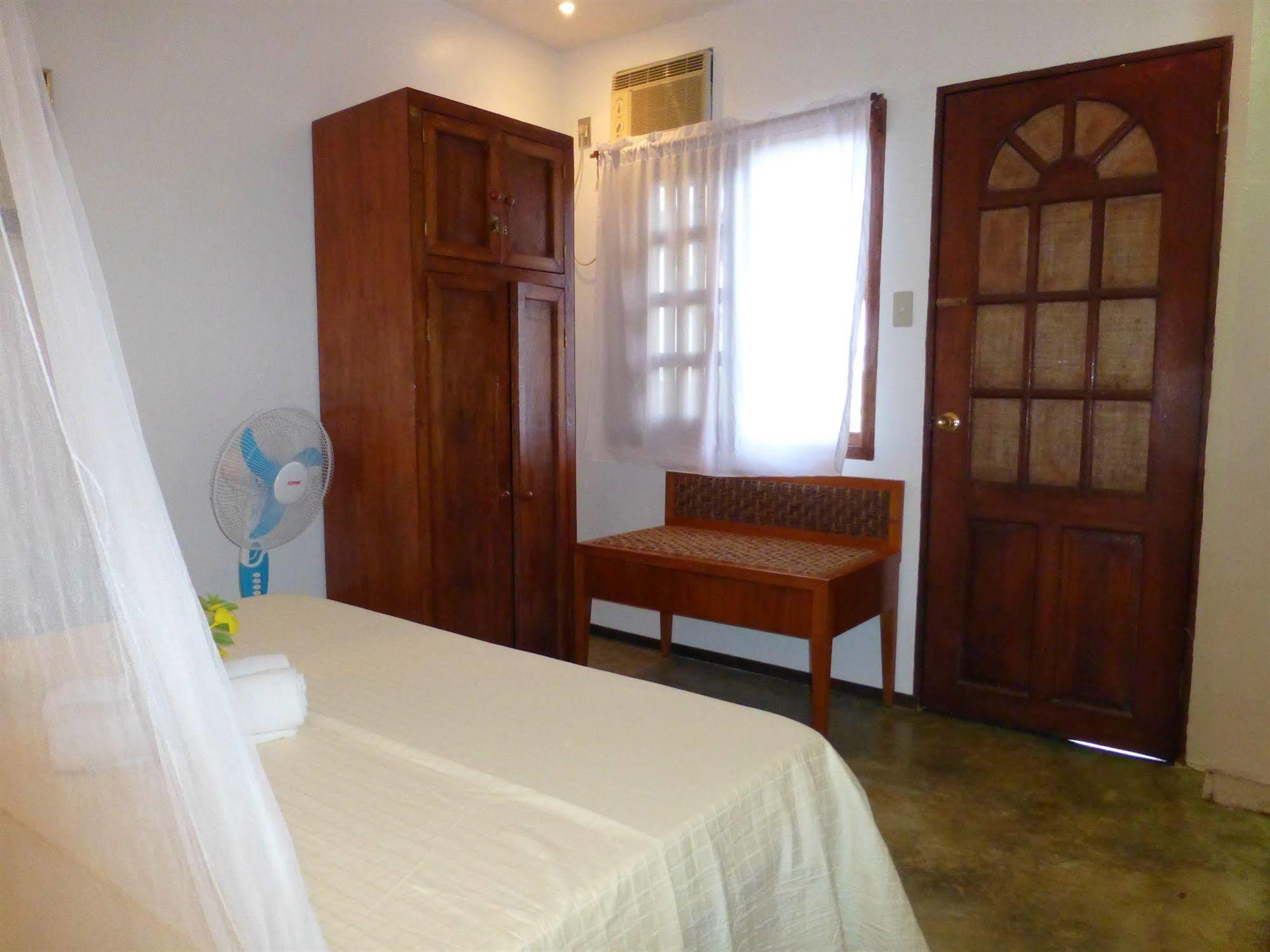 Talima Beach Villas & Dive Resort Cebu Exteriör bild