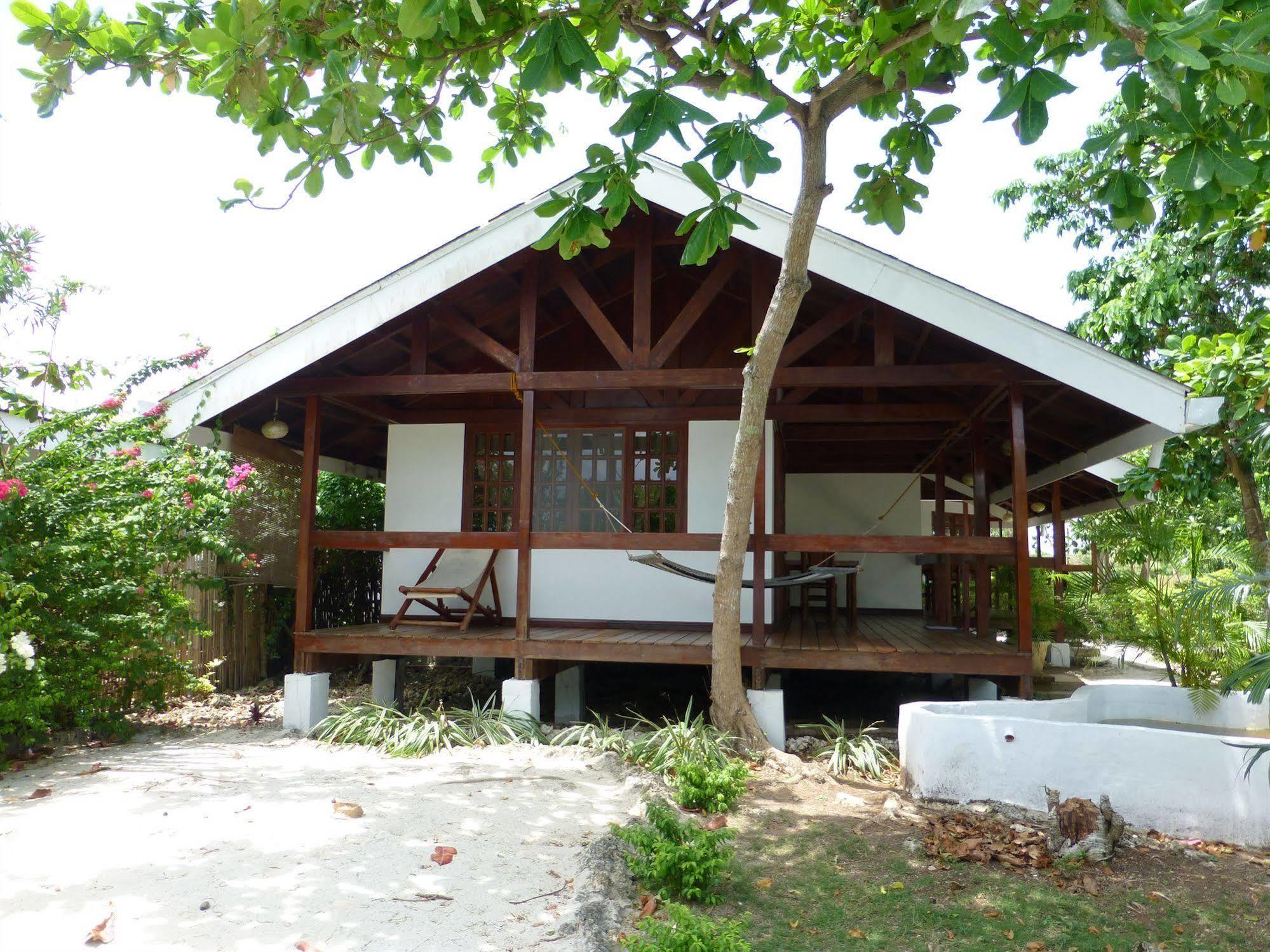 Talima Beach Villas & Dive Resort Cebu Exteriör bild