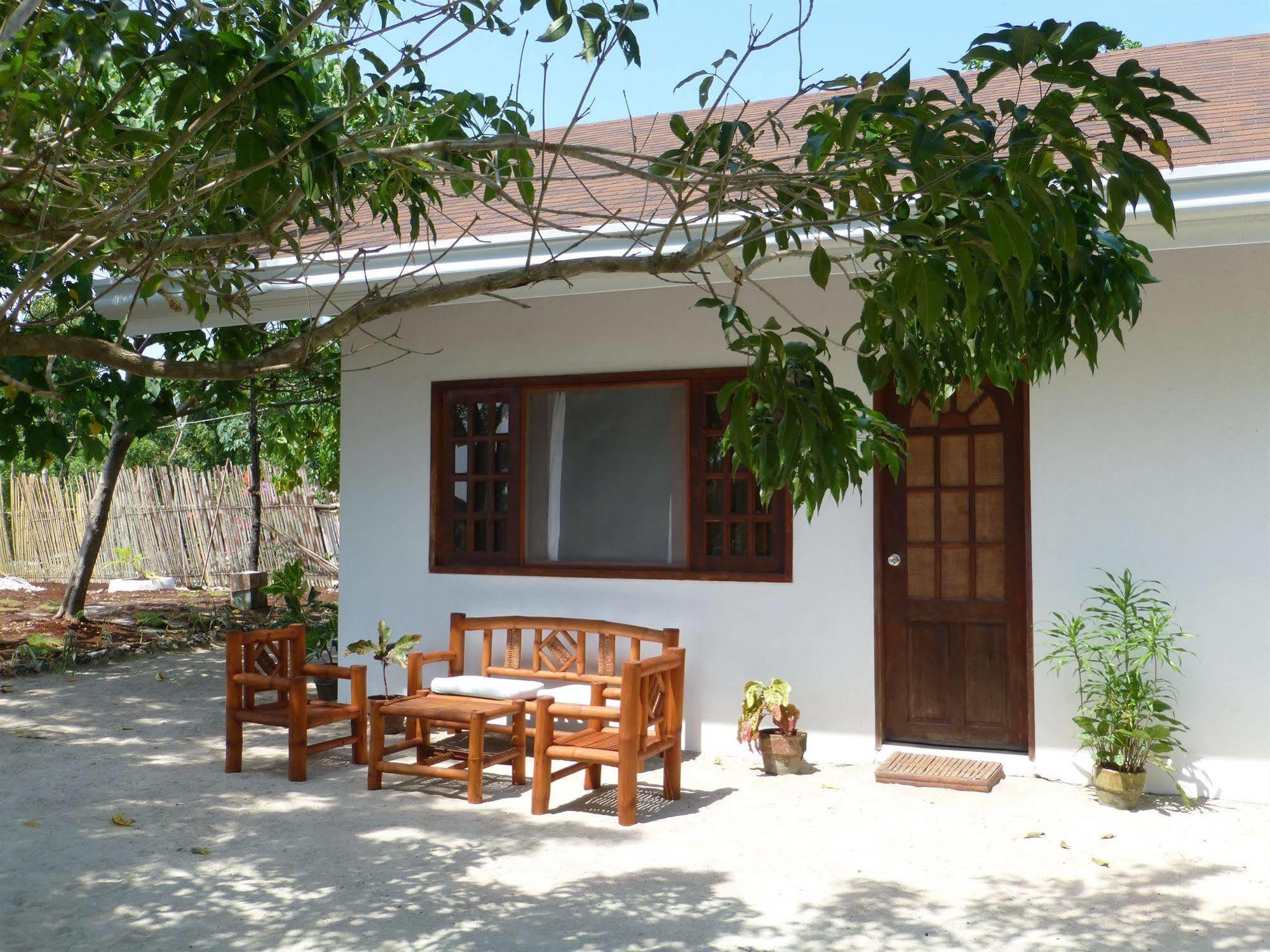 Talima Beach Villas & Dive Resort Cebu Exteriör bild