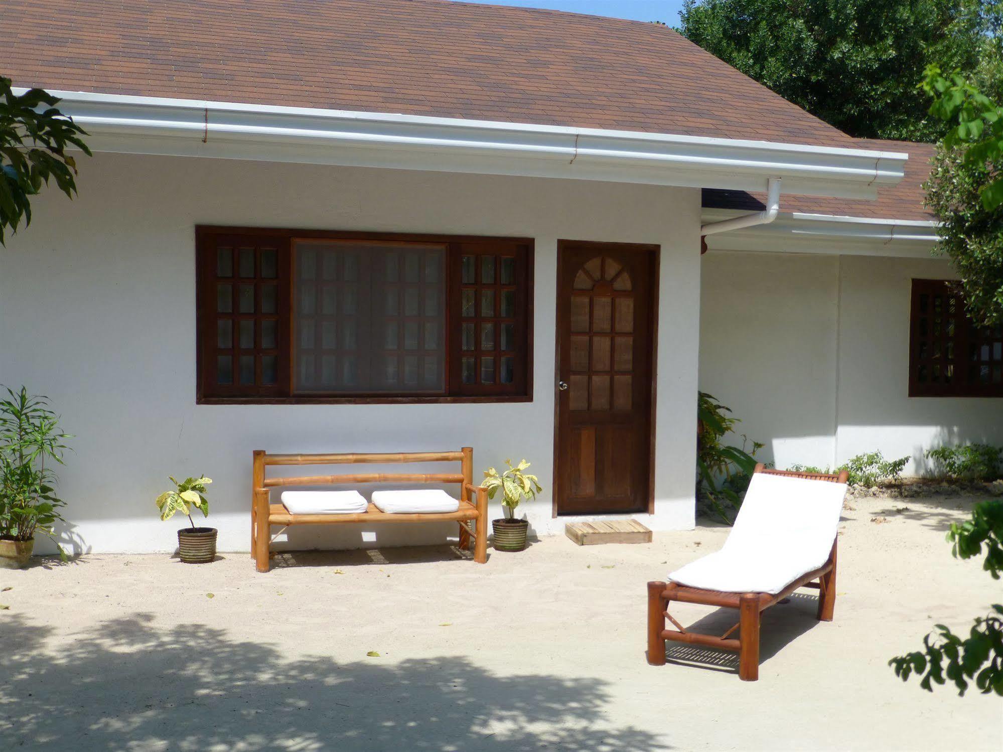 Talima Beach Villas & Dive Resort Cebu Exteriör bild